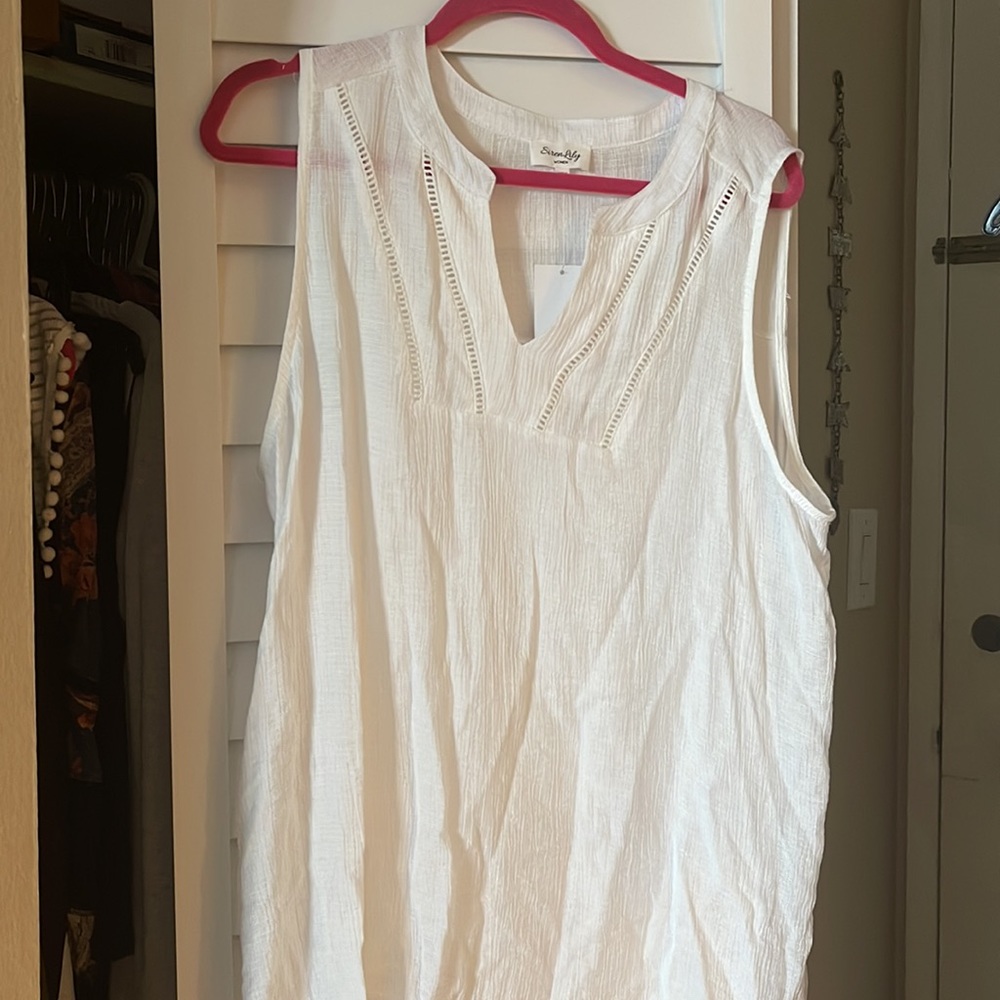 New White Guaze Top 1 x rear is spandex V Neck